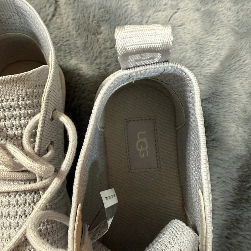 UGG Women Light Gray Knit Boots - Picture 4 of 8